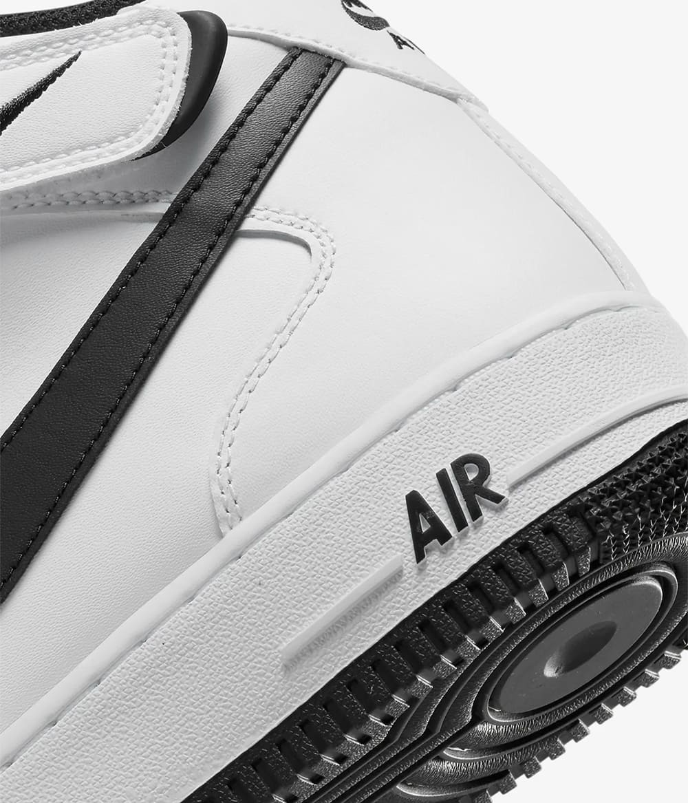 Air-Force-1-Mid-White-Black_05