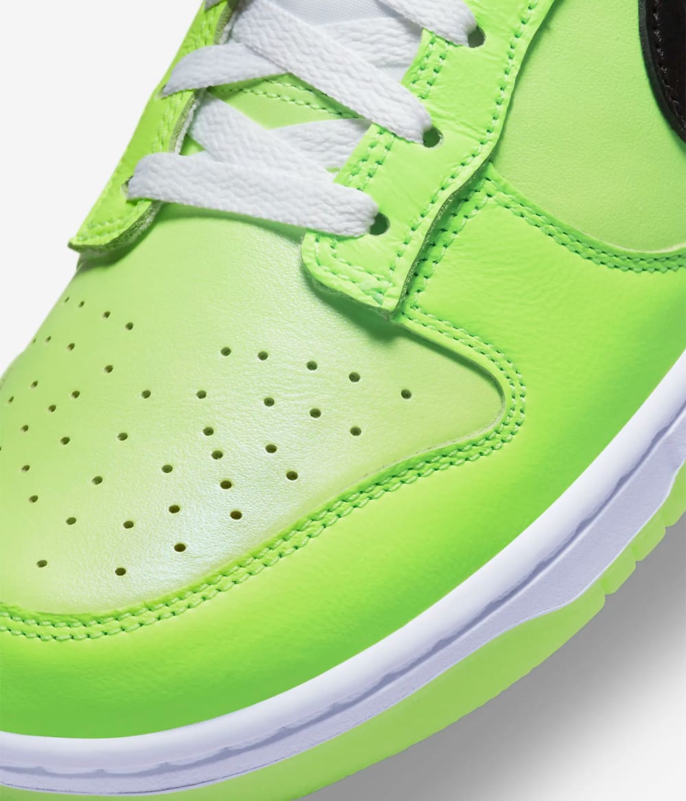 Nike-Dunk-Low-SE-Volt_06